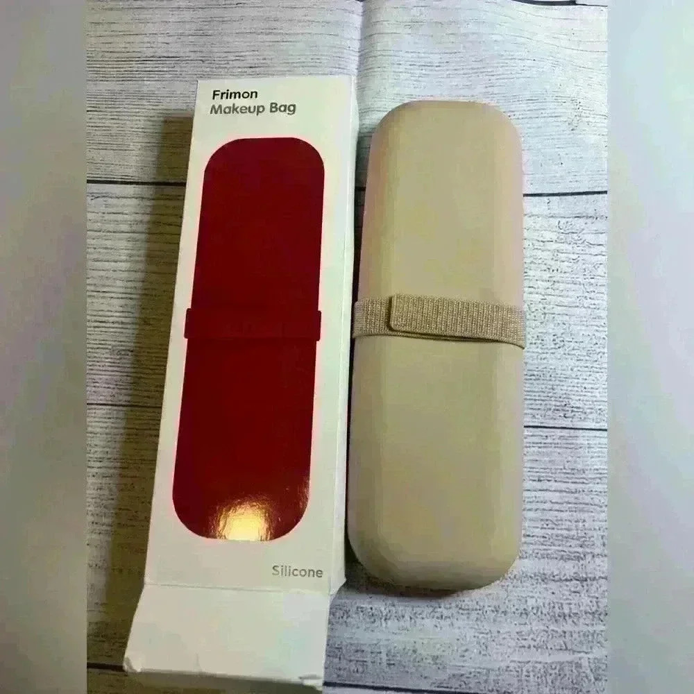 Silicone makeup bag
